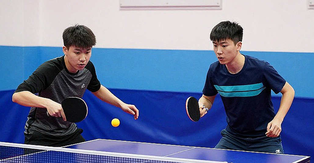 Keighley và tám chiếc bàn trong tòa nhà không biển hiệu: nút thắt nằm ở đội ngũ huấn luyện viên